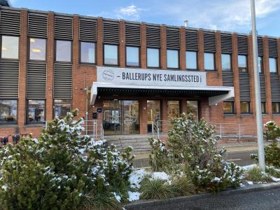 På Posthuset er plads under loftet til både foredrag og brætspil